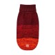 Ein gemütlicher Haustierpullover in Farbverläufen von Rot und Orange, mit einem gerippten Kragen und einem kleinen Pfotenabdruck-Logo am unteren Ende.