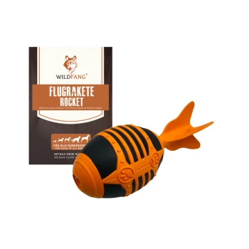 Oranges Gummihundespielzeug in Form einer Rakete, beschriftet "FLUGRAKETE ROCKET" von Wildfang, entworfen für alle Hunderassen.