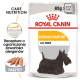 Opakowanie karmy dla psów Royal Canin Dermacomfort, z ilustracją czarnego teriera szkockiego, 85g x 12, z tekstem o przepisie zmniejszającym alergeny.