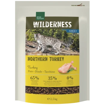 Real Nature Wilderness Northern Turkey Adult‑Katzenfuttersack mit Katzenfoto, Truthahnabbildung, '65% / 35% / 0%' und 2,5 kg‑Angabe.