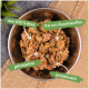 Schüssel mit Haustierfutter aus 100 % Rindfleisch, gekennzeichnet als getreidefrei, zusatzstofffrei und proteinreich.