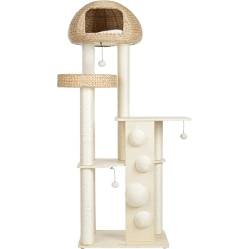 Beiger mehrstufiger Kratzbaum mit Sisal-umwickelten Pfosten, geflochtenem Kuppeldach, Plattformen und hängenden Pompon-Spielzeugen.