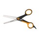 FISKARS Effilierschere zur Fellpflege mit schwarzen und orangefarbenen Griffen, einer gezahnten und einer geraden Klinge.