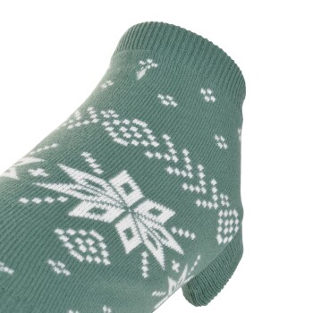 Grüner gestrickter Haustierpullover mit weißem skandinavischem Schneeflockenmuster und geripptem Halsbund.