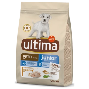 Sac de nourriture pour chien étiqueté "Ultima Junior" pour les petites races de moins de 10 kg, avec un chien blanc, mettant en avant le poulet comme ingrédient principal.