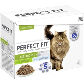 Multipack Senior 7+ mit Truthahn, Karotten, Hochseefisch 12 x 85g Schachtel mit Perfect Fit Senioren-Katzenfutter mit einer flauschigen Katze, beschriftet mit "Unterstützt die Gesundheit des gesamten Körpers," die Zutaten und Nährstoffe hervorhebt.