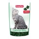 Verpakking van Beaphar Catnip Bits met een zilver tabby kat die omhoog kijkt, met groene knapperige snacks zichtbaar onderaan.