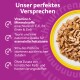 Nassfutter auf einem rechts positionierten Teller mit gelbem Rand, lila Hintergrund mit deutscher Überschrift 'Unser perfektes Versprechen' und Häkchen.