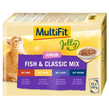 Eine Packung MultiFit Junior Fish & Classic Mix Katzenfutter mit einem verspielten orangefarbenen Kätzchen, das Rind-, Huhn-, Lachs- und Heringgeschmack zeigt.