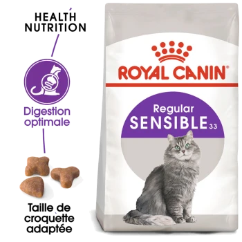 Sac de nourriture pour chat Royal Canin Sensible avec une illustration de chat gris et du texte sur la nutrition santé, la digestion optimale et la taille de croquettes adaptée.