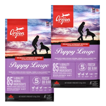 Zwei Säcke Orijen Puppy Large Hundefutter mit lila Design, das Hunde und eine Person zeigt, mit dem Hinweis auf "85% hochwertige tierische Zutaten."