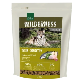 Torba 1 kg karmy dla psów Real Nature Wilderness Senior z wilkiem na przodzie, oznaczona "True Country" z kurczakiem i rybą jako składnikami.