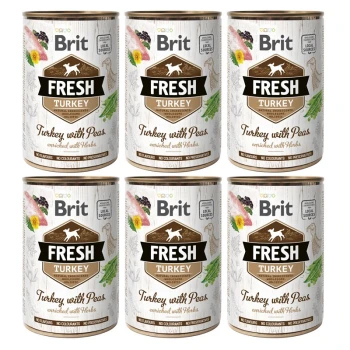 Sześć puszek karmy dla psów Brit Fresh Turkey, oznaczonych "Indyk z groszkiem wzbogacony ziołami," prezentujących rustykalny design i brak dodatków.