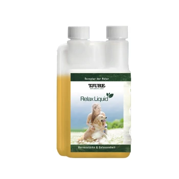 Flasche Tjure Relax Liquid für Haustiere, mit einer gelben Flüssigkeit und einem Etikett, das "Nervenstärke & Gelassenheit" angibt.