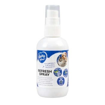 Weiße Sprühflasche mit der Aufschrift "duvo plus REFRESH SPRAY" und Bildern von einem Hund und einer Katze, die behauptet, schlechte Gerüche auf natürliche Weise zu beseitigen.
