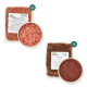 Pakete mit rohem Haustierfutter, die zwei 500g Packungen Hackfleisch und eine 500g Packung Rindfleisch enthalten, mit Schalen von rohem Futter angezeigt.