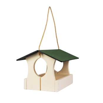 Holz-Vogelfutterhaus mit grünem Dach und Seilaufhängung, für den Außenbereich konzipiert.