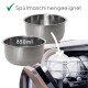 Edelstahl-Hundeschalen, eine mit 850 ml beschriftet, mit einem Häkchen, das anzeigt, dass sie spülmaschinenfest sind, neben einer Geschirrspülmaschine, die mit Geschirr gefüllt ist.