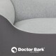 Eine Nahaufnahme eines stilvollen Haustierbettes mit einem grau und hellgrau Farbdesign, mit dem Logo "Doctor Bark" deutlich sichtbar.