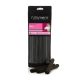 Nutriment Natural Treats Wild Gourmet-Sticks: schwarze wiederverschließbare Tüte mit pinkem Etikett und Hundefoto, drei dunkle Sticks davor.