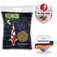 Kenkou Koi-Futterbeutel mit einem bunten Koi-Fischdesign, beschriftet mit "Four Seasons", mit Zertifizierungen "Standard" und "Made in Germany."