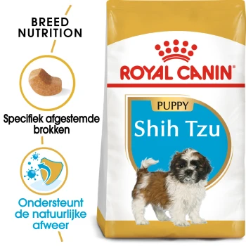 Royal Canin Puppy Shih Tzu hondenvoerzak met een illustratie van een kleine Shih Tzu puppy, met tekst over voeding voor het ras en immuunondersteuning.