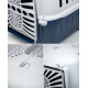Nahaufnahme-Collage einer weiß-blauen Kunststoff-Transportbox für Haustiere, die Lüftungsgitter, Verschluss, Griff und Details der Eckverriegelung zeigt.