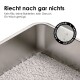 Nahaufnahme einer modernen Katzentoilette mit weißem Streu, markiert mit "LUCY BALU" und beschriftet mit "Langlebig."