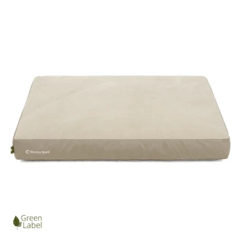 Beige Haustierbett mit einer weichen Oberfläche und einem stabilen Boden, mit dem Logo "Doctor Bark" und einem "Green Label" Emblem.