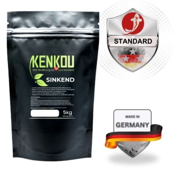 Schwarze Tüte mit KENKOU SINKEND Koi-Futter, 5kg, mit deutschem Qualitätssiegel und "Made in Germany"-Etikett.