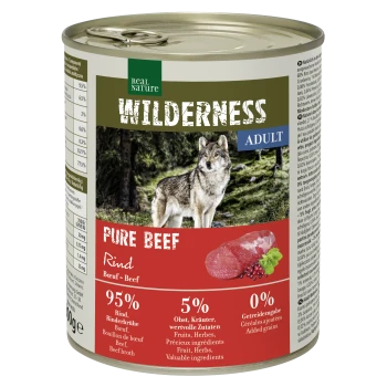 Eine Dose Real Nature Wilderness Hundefutter mit einem Wolfdesign, beschriftet mit "Reines Rind" (95% Rind, 5% Früchte/Kräuter, 0% Getreide).