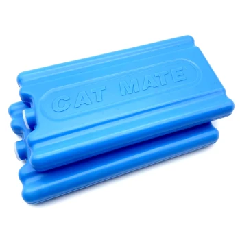 Blaues Kühlpack für Haustiere, beschriftet mit "CAT MATE", entworfen, um Lebensmittel frisch oder kühl zu halten.