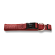 Rotes Nylonhalsband mit schwarzer Kunststoffschnalle, der Aufschrift 'WOLTERS', metallischem D-Ring und verstellbarem Riemen vor weißem Hintergrund.