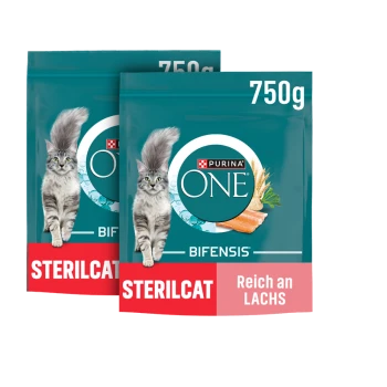 Zwei 750g Beutel Purina ONE Bifensis Sterilcat Katzenfutter, reich an Lachs, mit grauem Katzenbild auf der Verpackung.