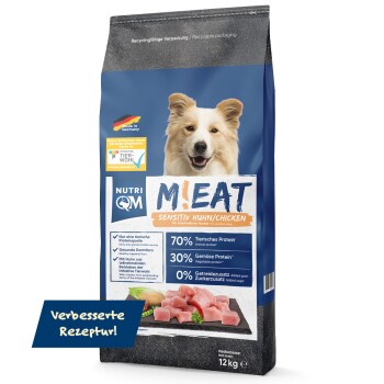 Blau-schwarze 12-kg-Tüte Nutri QM Meat Sensitive Chicken Hundefutter mit Hundeabbildung und Angaben zum Proteingehalt.