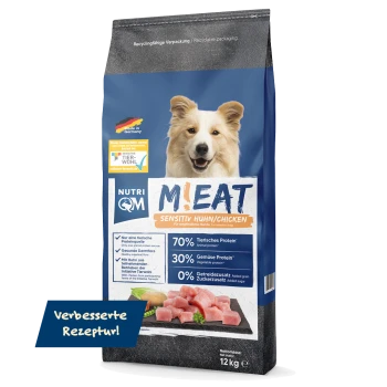Blau-schwarze 12-kg-Tüte Nutri QM Meat Sensitive Chicken Hundefutter mit Hundeabbildung und Angaben zum Proteingehalt.