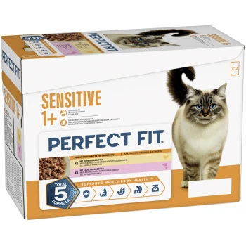 Packung PERFECT FIT Katzenfutter, SENSITIVE 1+ Sorte mit Bild einer blauäugigen Katze, 'Total 5 Formula', unterstützt die ganzheitliche Gesundheit des Körpers