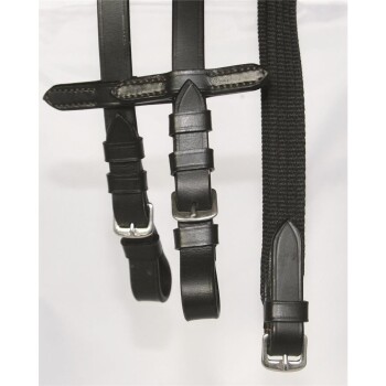 Drei schwarze Haustiergeschirrriemen, die vor einem weißen Hintergrund ausgestellt sind, mit verstellbaren Schnallen und Lederdetails.