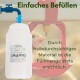 Küken an rotem Nippeltränker neben halbtransparenter Flasche; deutscher Text ‚Einfaches Befüllen‘ und ‚Füllmenge stets ersichtlich‘