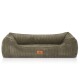 Olivgrünes Haustierbett mit gerippter Textur und einem Lederschild mit einer Hundesilhouette, entworfen für Komfort und Stil.