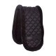 Schwarze, gesteppten Haustierdecke mit einem weichen, plüschigen Rand, ausgestattet mit einem kleinen Etikett mit einem Logo und einem Riemen zur Sicherung.