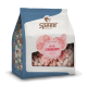 Eine Tüte "Speed Fruity Strawberry Horse Snack", die ein klares Fenster zeigt, das die Snackstücke im Inneren zeigt, mit Illustrationen von Erdbeeren.
