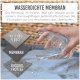 Eine Hand gießt Wasser aus einem Glas auf weichen Stoff, mit dem Text: "Wasserdichte Membran," "Weiches Fleece," und "Kuschel Frottée."