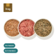 Eingefrorene Haustierfutterpakete, die mit drei Schüsseln verschiedener Fleischsorten präsentiert werden, beschriftet mit "14 x Fleisch" und "4 x Geflügel."