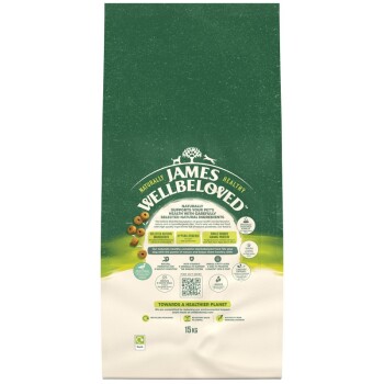 Green bag of James Wellbeloved pet food, 15 kg, featuring text about natural ingredients, health benefits, and eco-friendly practices.