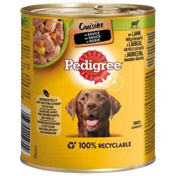 Een blik Pedigree hondenvoer met een lachende bruine hond op het etiket, met tekst die aangeeft dat het lam, noedels en groenten bevat.