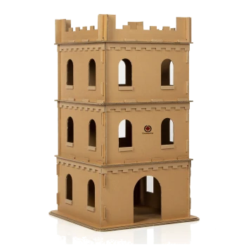 Pappkatzenburg mit drei Ebenen, die mehrere Fenster und einen gewölbten Eingang hat, entworfen für das Spielen und Erkunden von Haustieren.