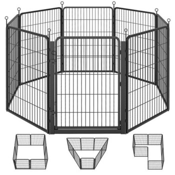 Schwarzer Metall-Achteck-Auslauf mit Fronttor und Riegel; drei kleine Diagramme darunter zeigen alternative Paneel-Konfigurationen.