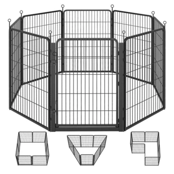 Schwarzer Metall-Achteck-Auslauf mit Fronttor und Riegel; drei kleine Diagramme darunter zeigen alternative Paneel-Konfigurationen.