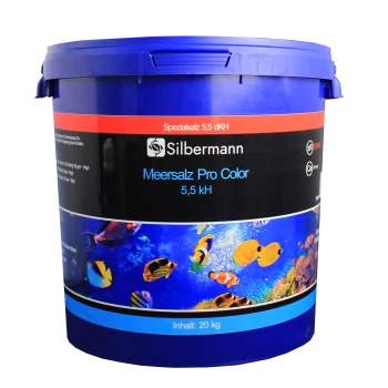Blauer Eimer von Silbermann Meersalz Pro Color, 20 kg, mit einer bunten Unterwasserszene und Text, der 5,5 dKH angibt.